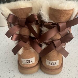 UGG Bailey Bow Tan